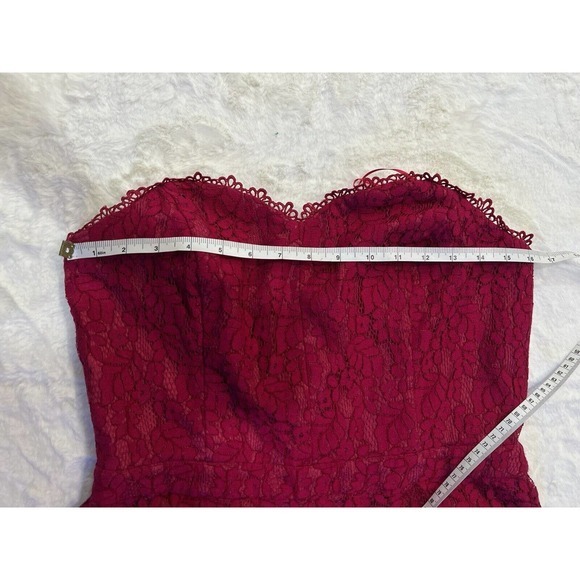 Adelyn‎ Rae Strapless Raspberry Eyelet Lace Romper Size - Large - Picture 2 of 8